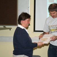 2010_Winter_AGM_Derek_giving_livestock_prize_to_TraceyD